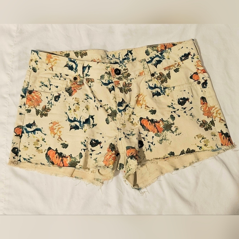Arizona Floral Cutoff Denim Shorts Size S Cream Distressed Raw Hem Boho